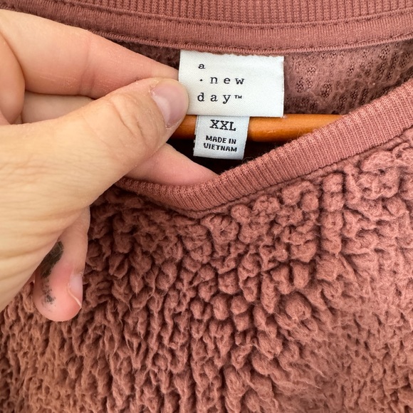 Sherpa/Teddy Sweatshirt - Picture 3 of 3